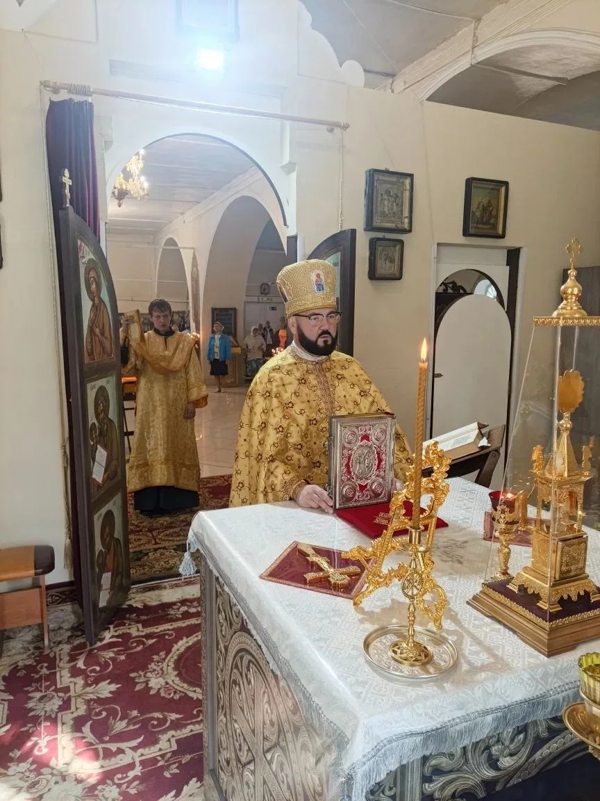 В Неделю 2-ю по Пятидесятнице архимандрит Владимир (Дяченко) совершил Божественную литургию 