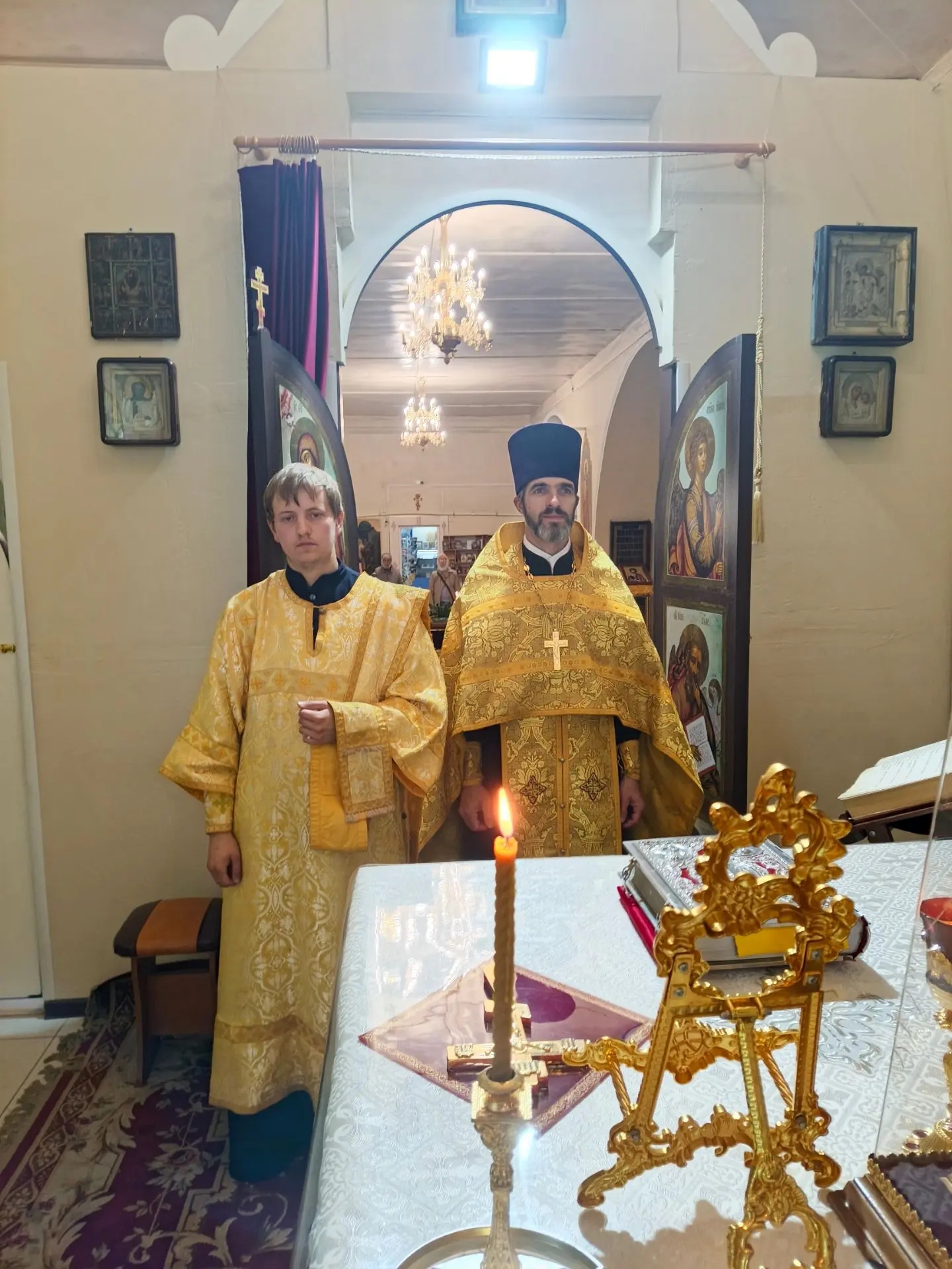 Всенощное бдение в канун Недели 4-ой по Пятидесятнице совершили в Введенском храме 