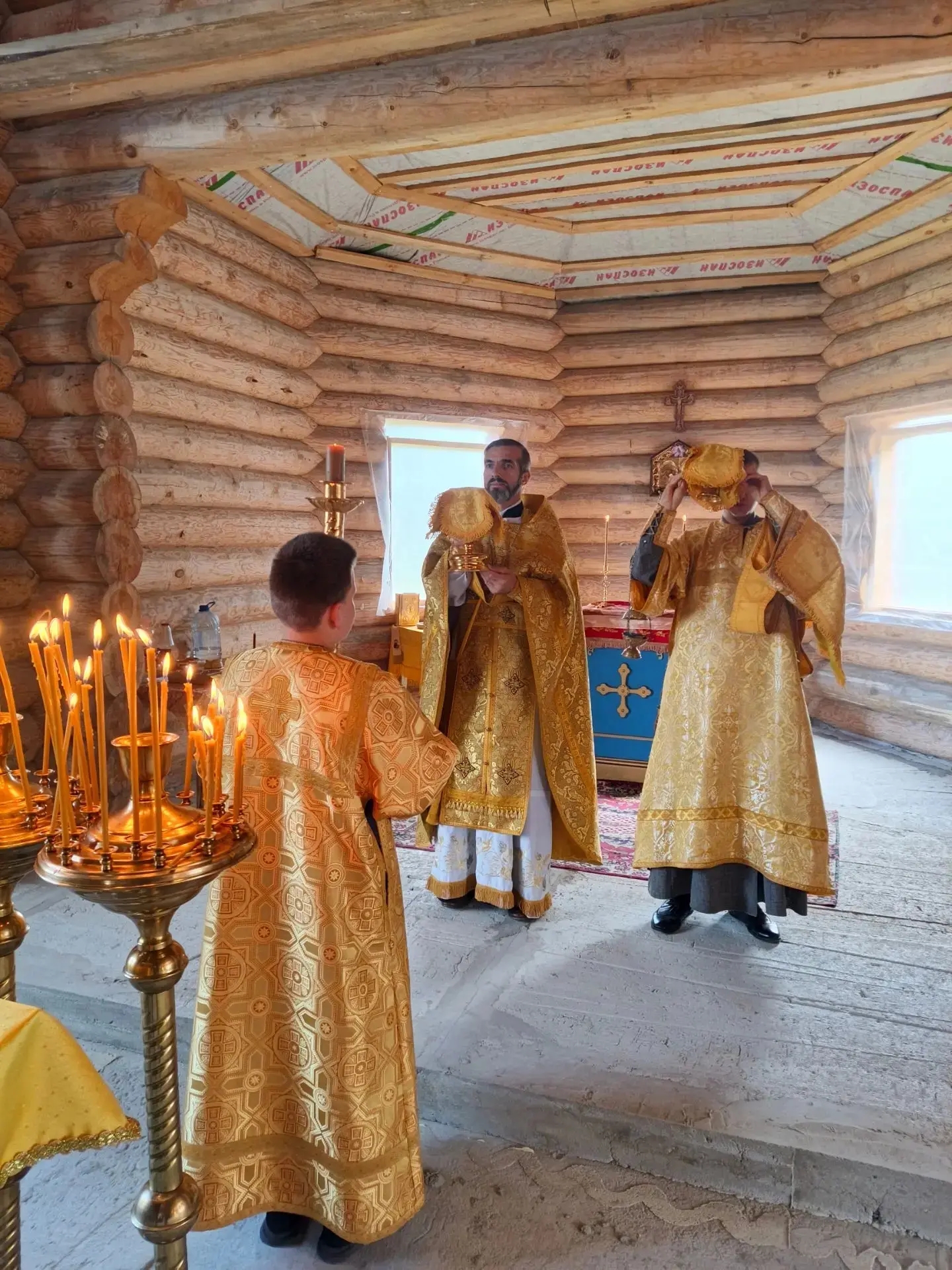 В Смоленском храме г. Лузы совершили Божественную литургию 