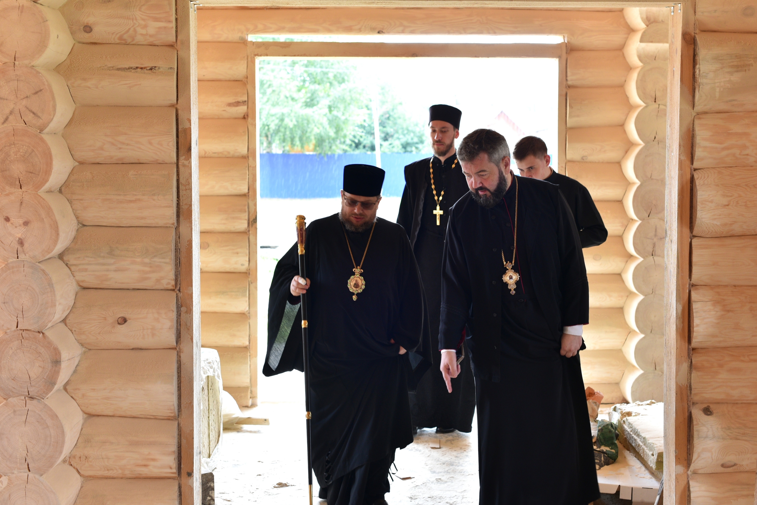 Епископ Паисий посетил строящийся храм в Лузе