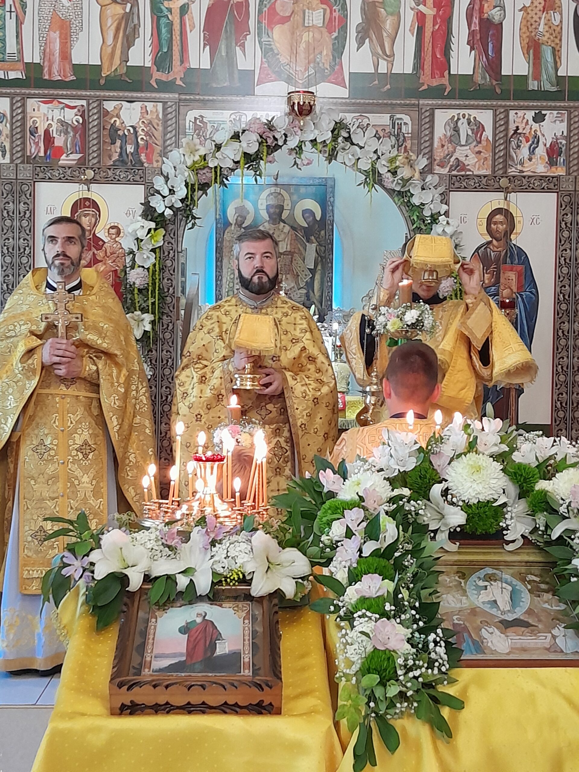 В Неделю 9-ю по Пятидесятнице, Пророка Божия Илии, архимандрит Владимир (Дяченко) возглавил Божественную литургию в Введенском храме