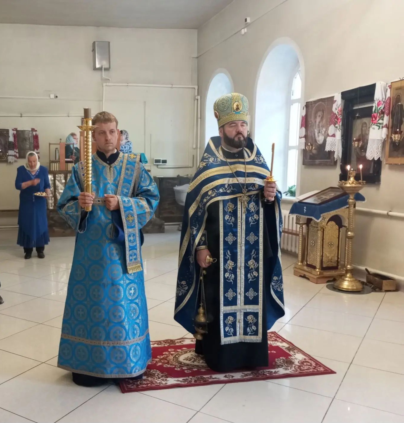 Накануне престольного праздника, дня празднования чудотворной иконы Божией Матери Смоленская, именуемой «Одигитрия» архимандрит Владимир (Дяченко) совершил праздничное Всенощное бдение 